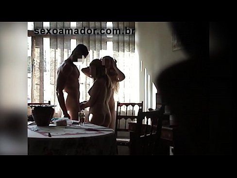 ❤️ Mmekọahụ enyi na-akpọ a ibu nwoke na a threesome na ya ❌ Anal video ❤