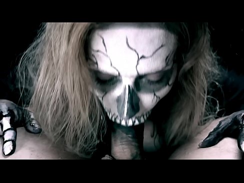 ❤️ Nwa mmụọ ọjọọ na-aṅụ ọkpa na ọnụ ojii ya na ilo ya. ❌ Anal video ❤